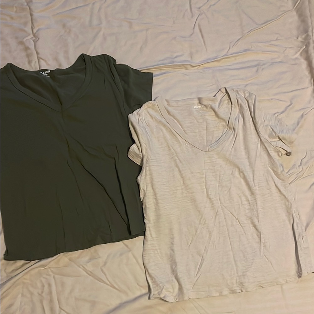Old Navy Set of Two V-Neck T-shirt